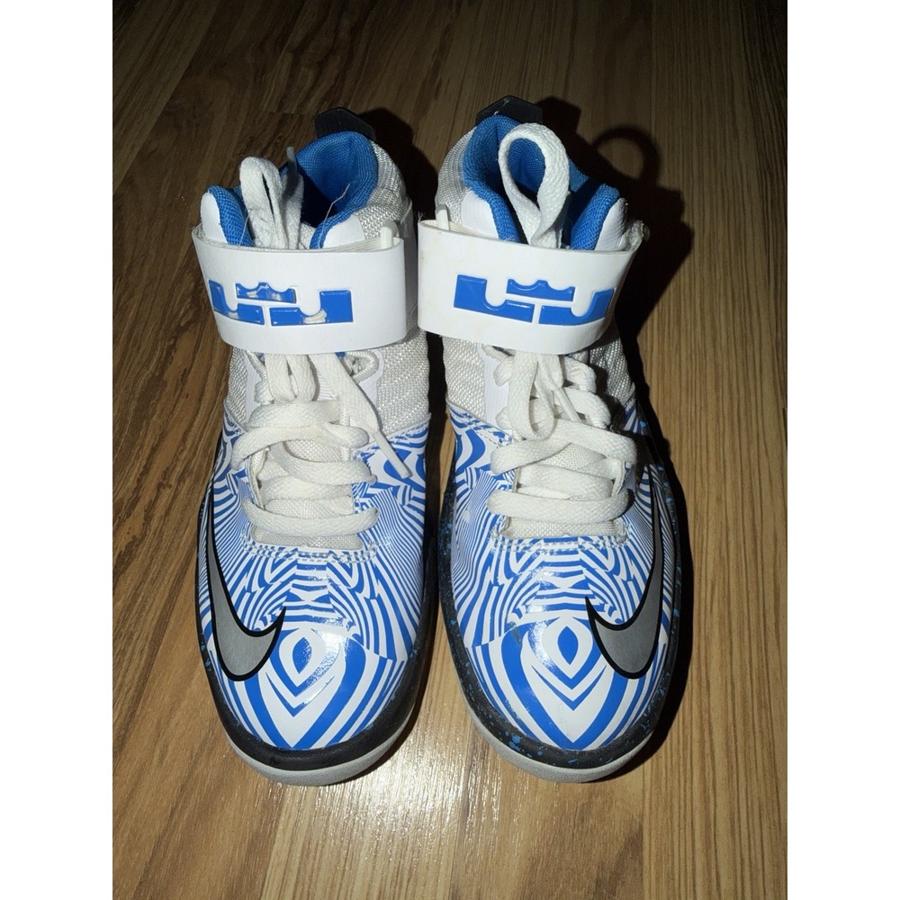 Nike 4Y Youth Air Akronite Big Kids Lebrons Sneakers White Blue Basketball Shoes